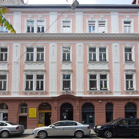 Cosy Studio Apartment With Airconditioner Budapest Bagian luar foto