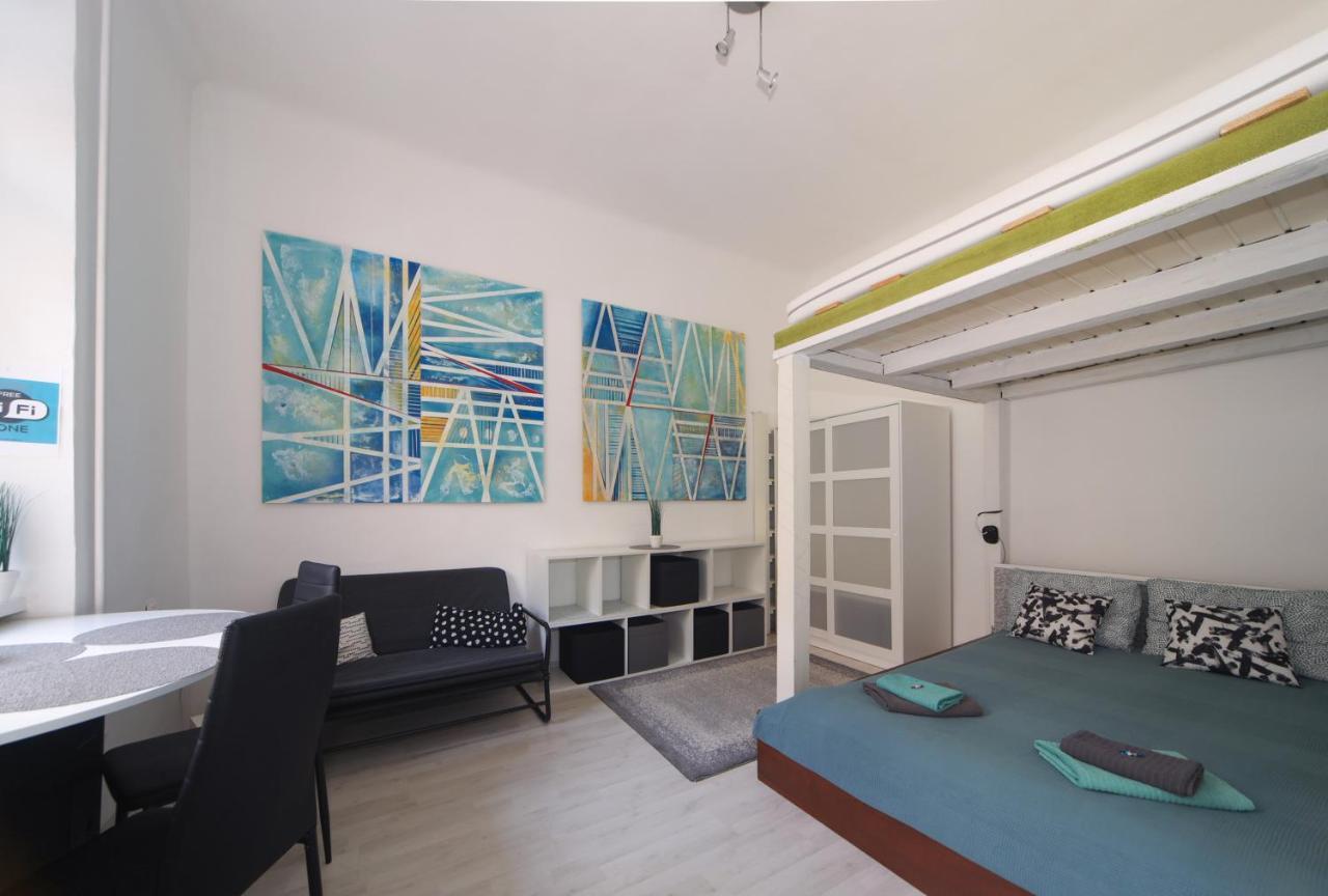 Cosy Studio Apartment With Airconditioner Budapest Bagian luar foto