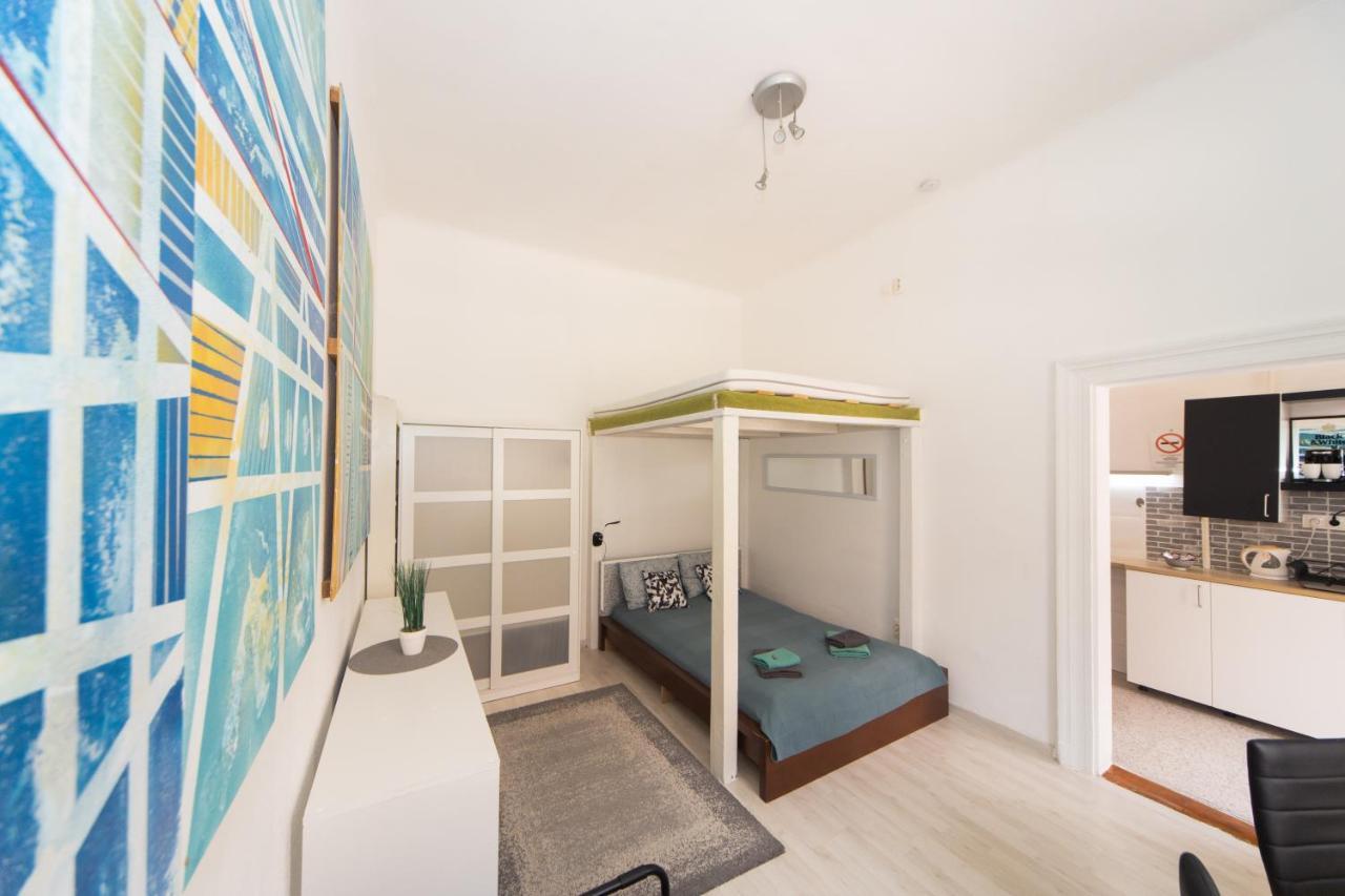 Cosy Studio Apartment With Airconditioner Budapest Bagian luar foto