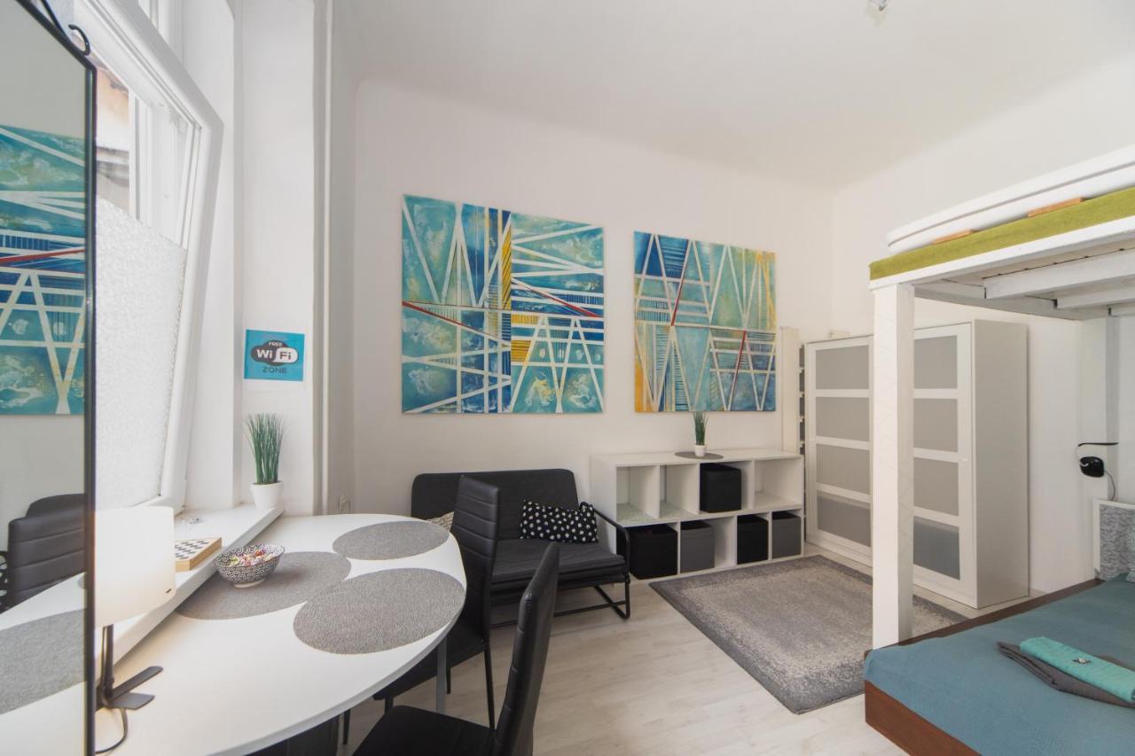 Cosy Studio Apartment With Airconditioner Budapest Bagian luar foto