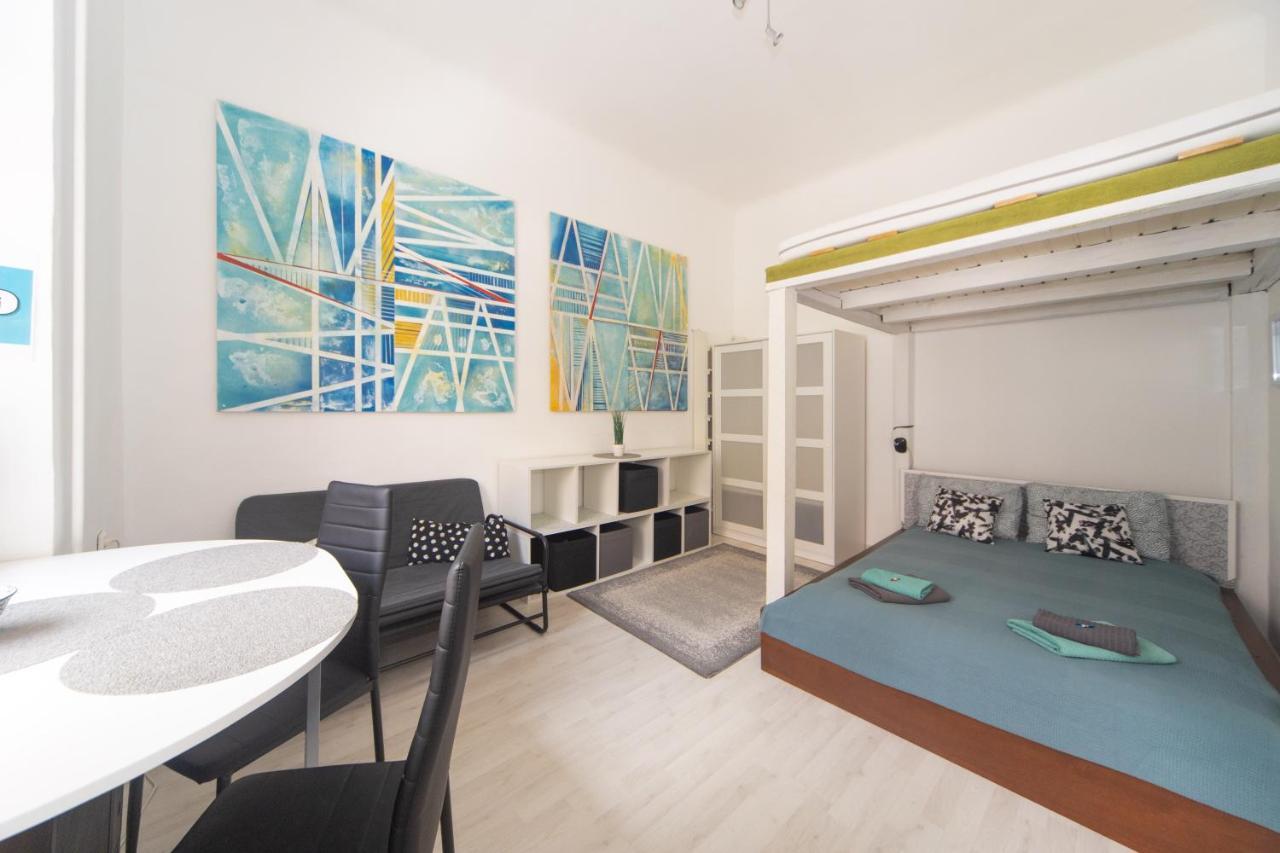 Cosy Studio Apartment With Airconditioner Budapest Bagian luar foto